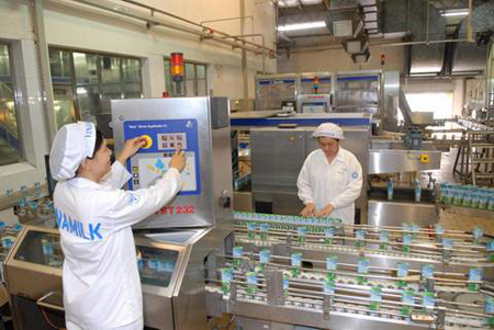 Vinamilk là một trong 5 công ty Việt Nam lọt danh sách ASEAN 100. Ảnh minh họa.